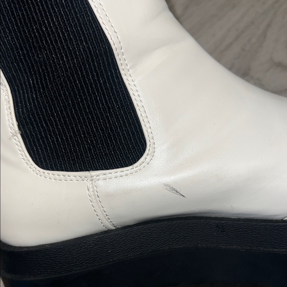 H&M Stylish platform white Cream and Black Chelsea Boots - Picture 5 of 6